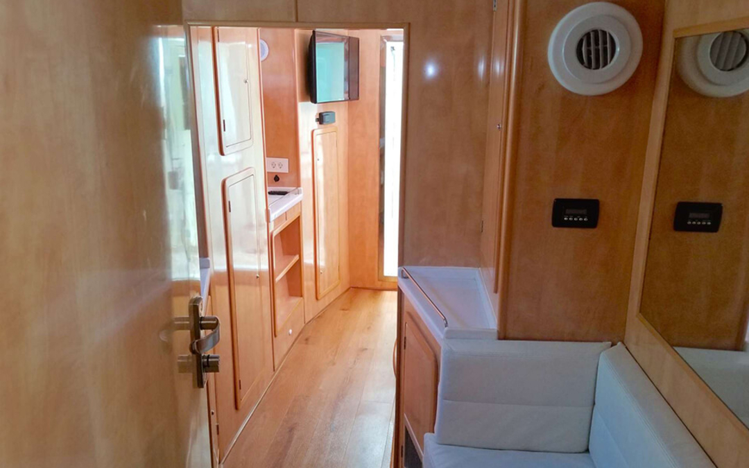 53' Royal Cape
