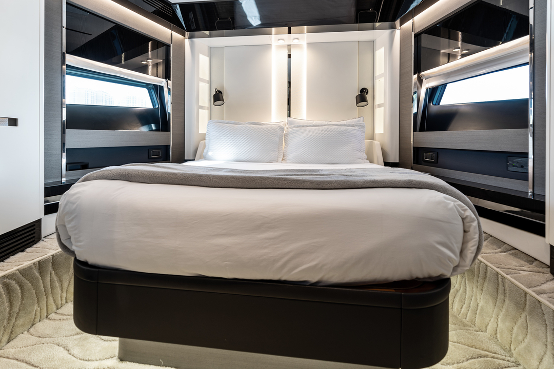 80' Azimut S8