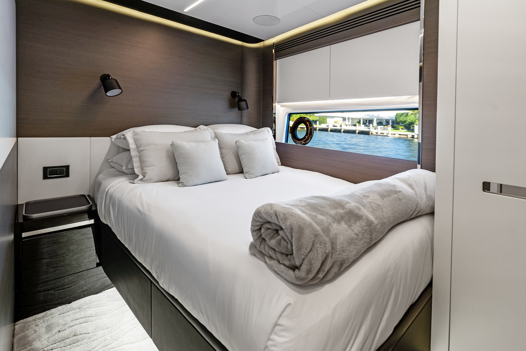80' Azimut S8