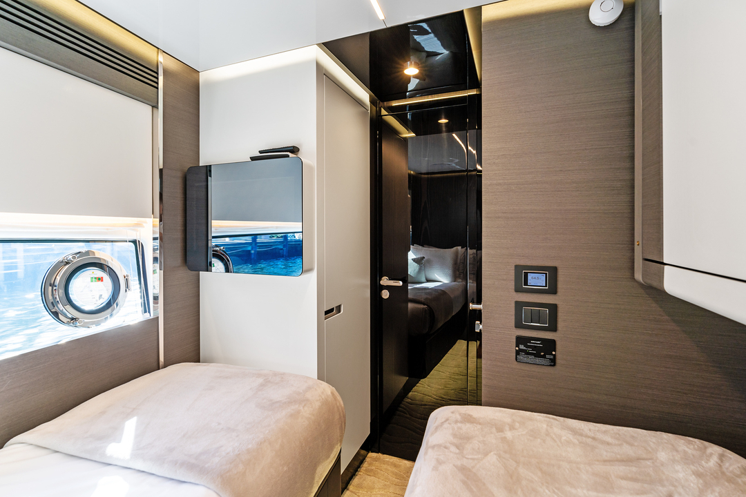 80' Azimut S8