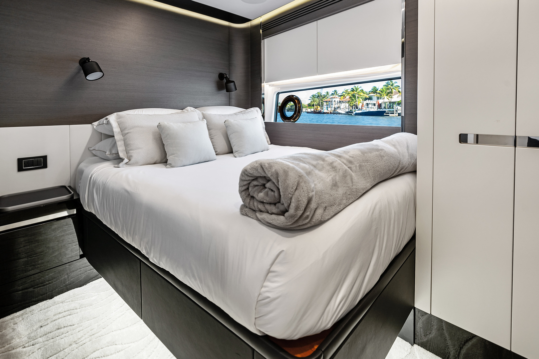 80' Azimut S8