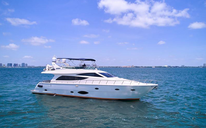 84 Sunseeker Luxury Yacht for Charter 601 S Harbour Island Blvd