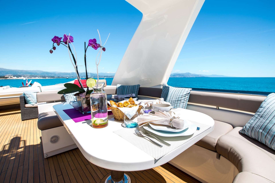 83' Ferretti