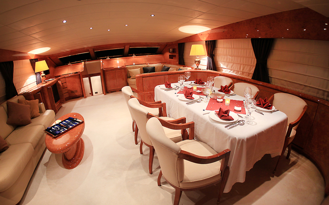 106' Mangusta