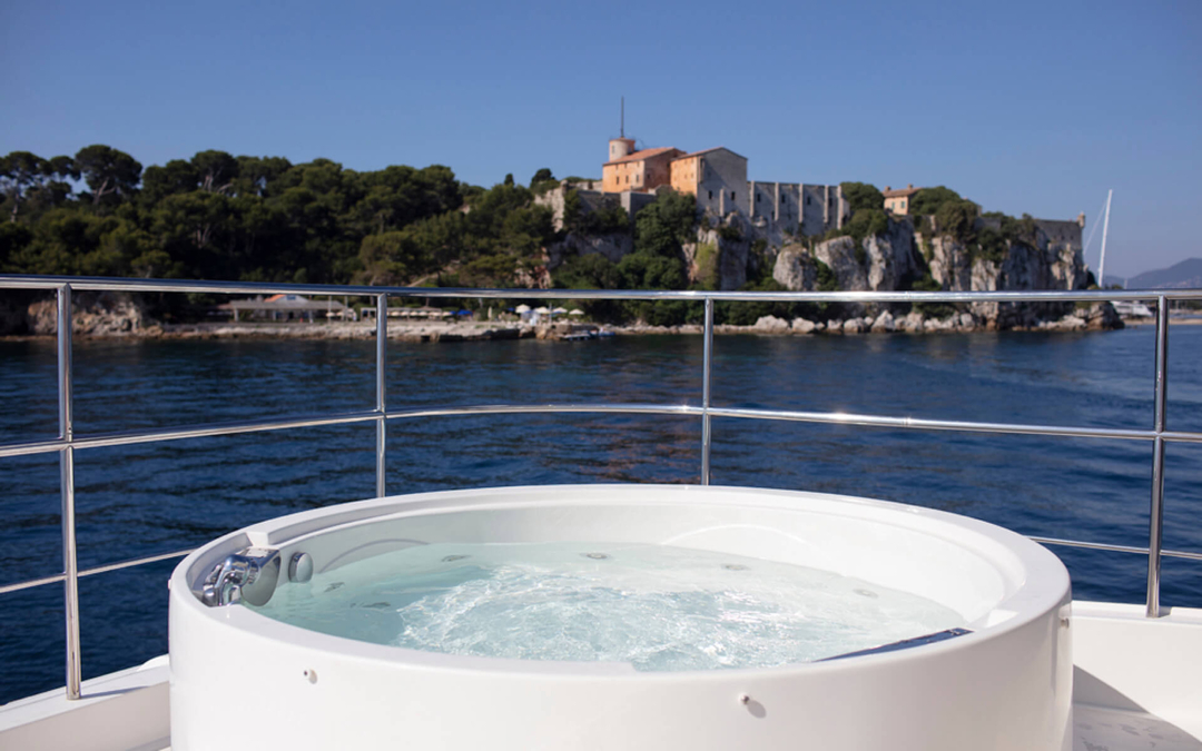 108' Ferretti