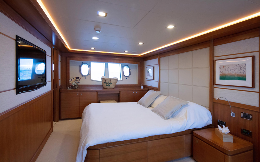 108' Ferretti