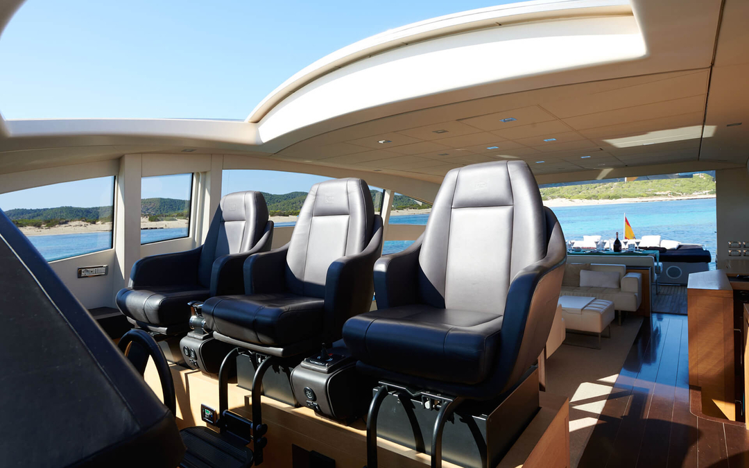 80' Pershing