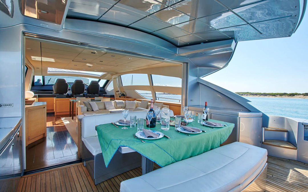 80' Pershing