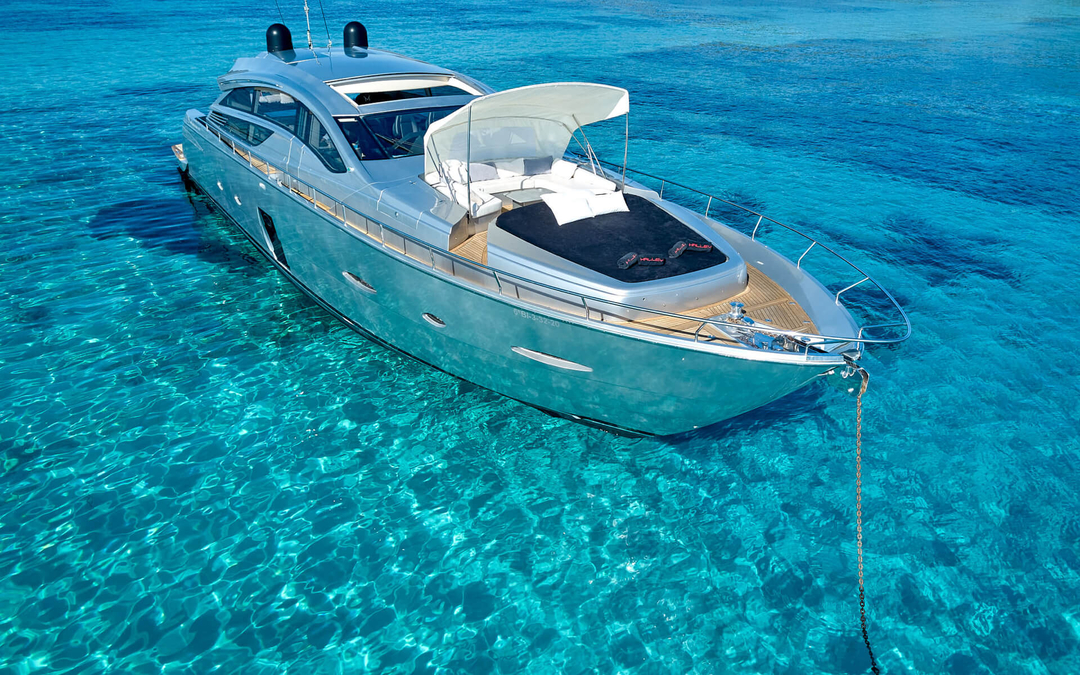 80' Pershing