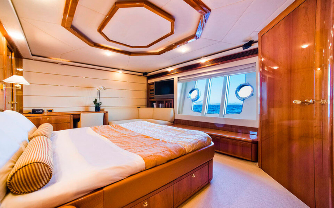 90' Ferretti