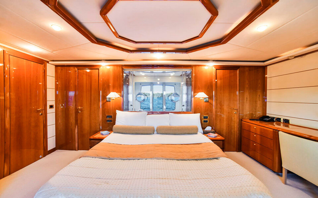 90' Ferretti