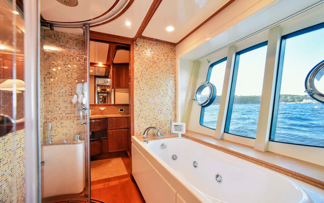 90' Ferretti