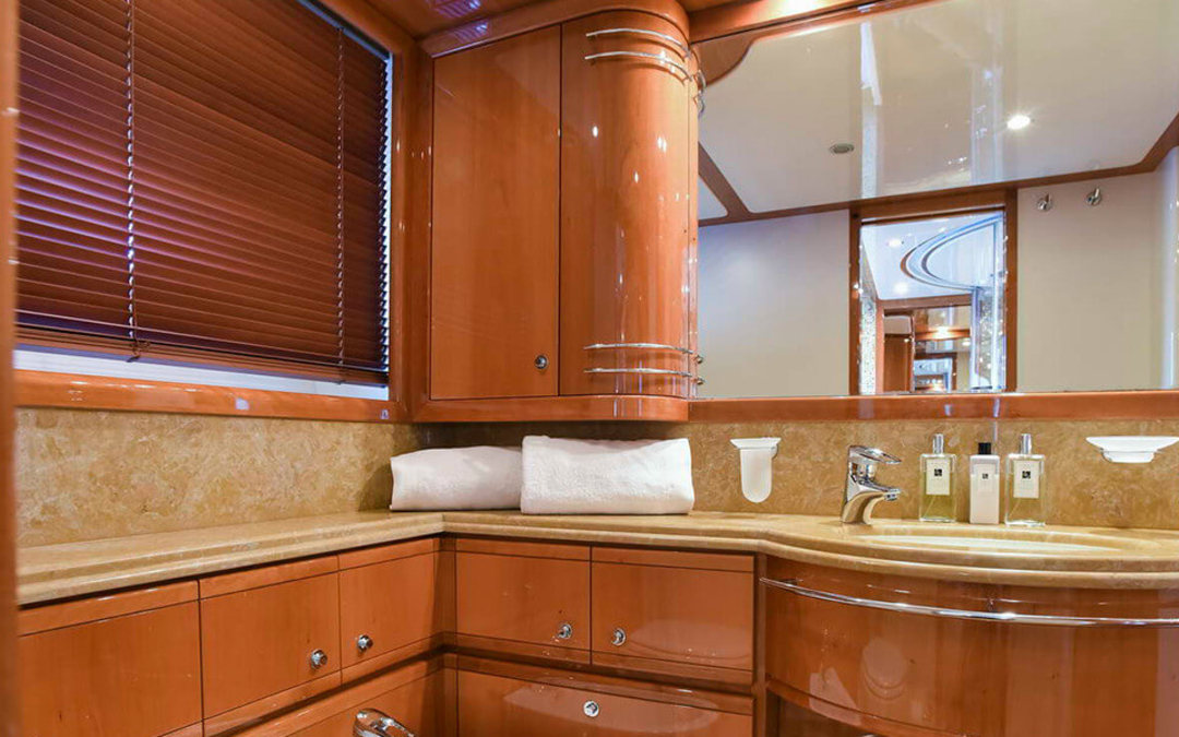 90' Ferretti