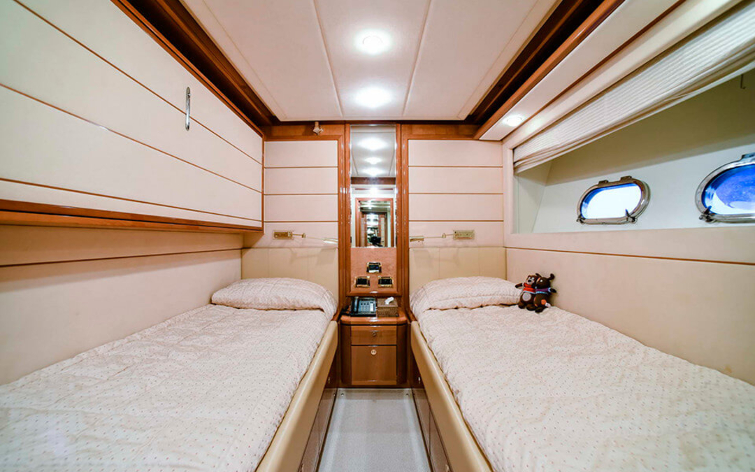 90' Ferretti