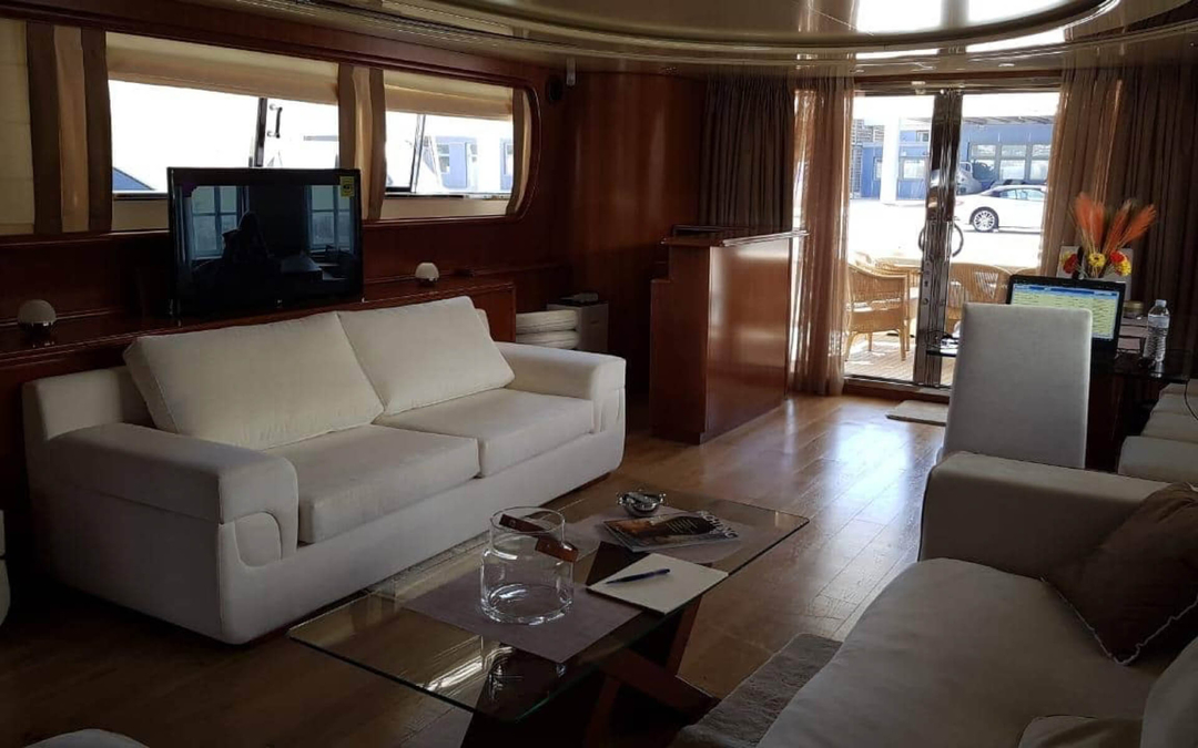 100' Falcon