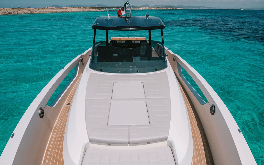 43' Cayman