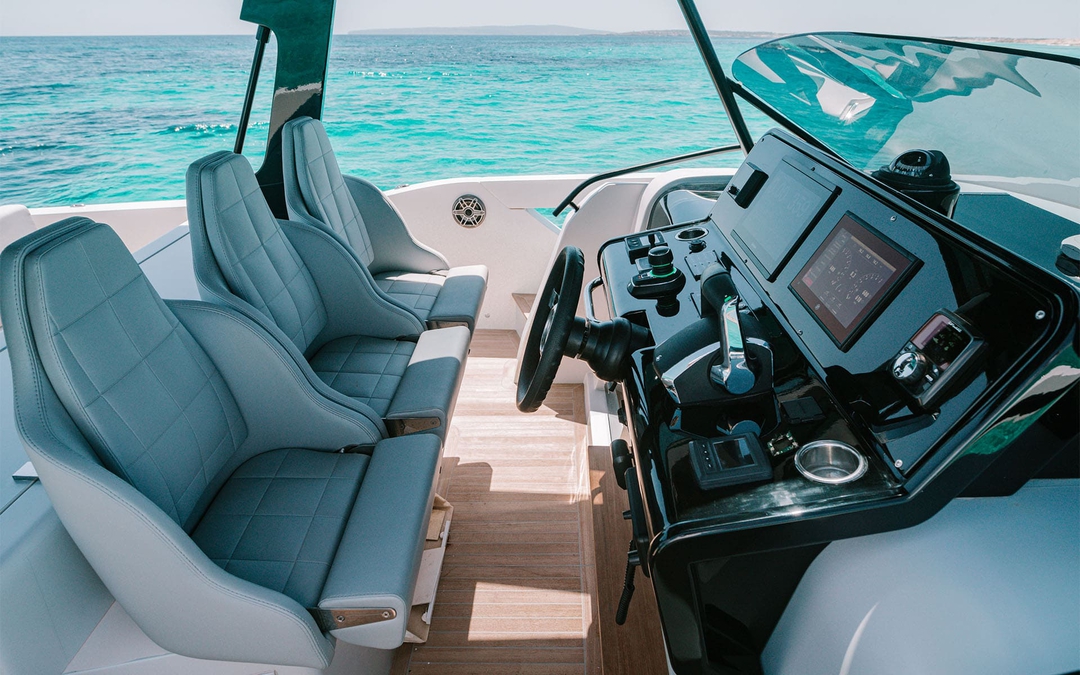 43' Cayman