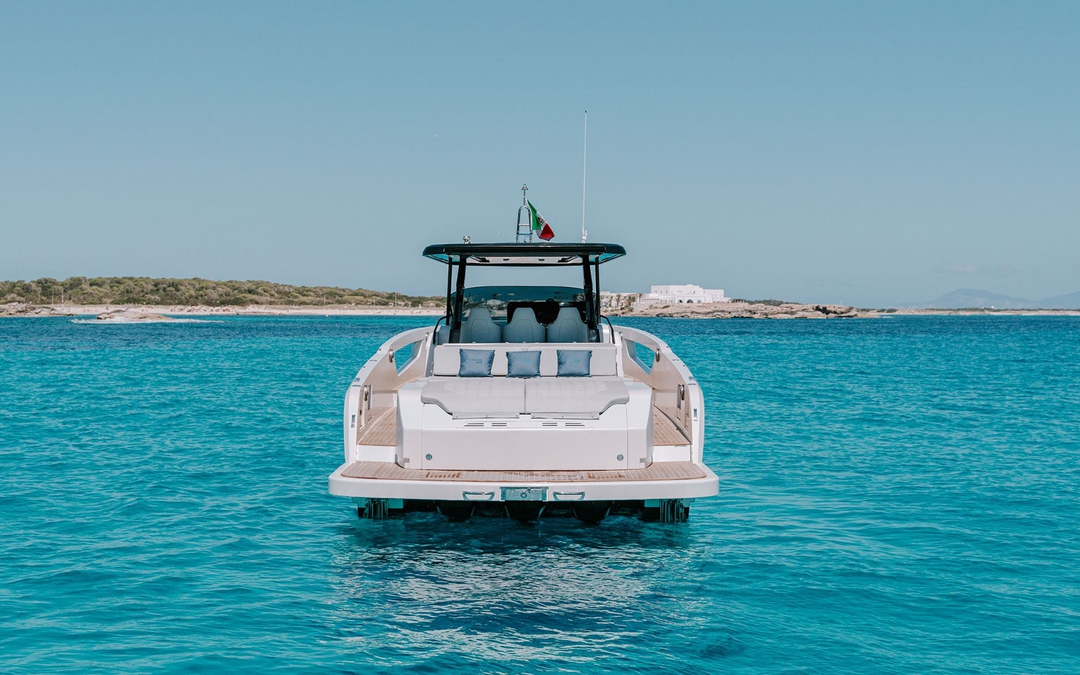 43' Cayman