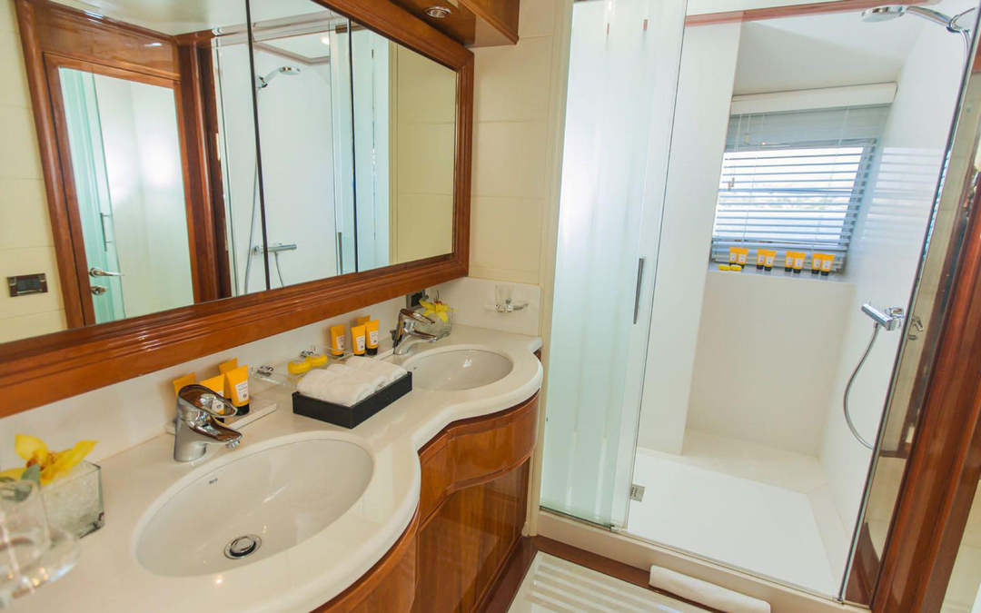 112' Ferretti