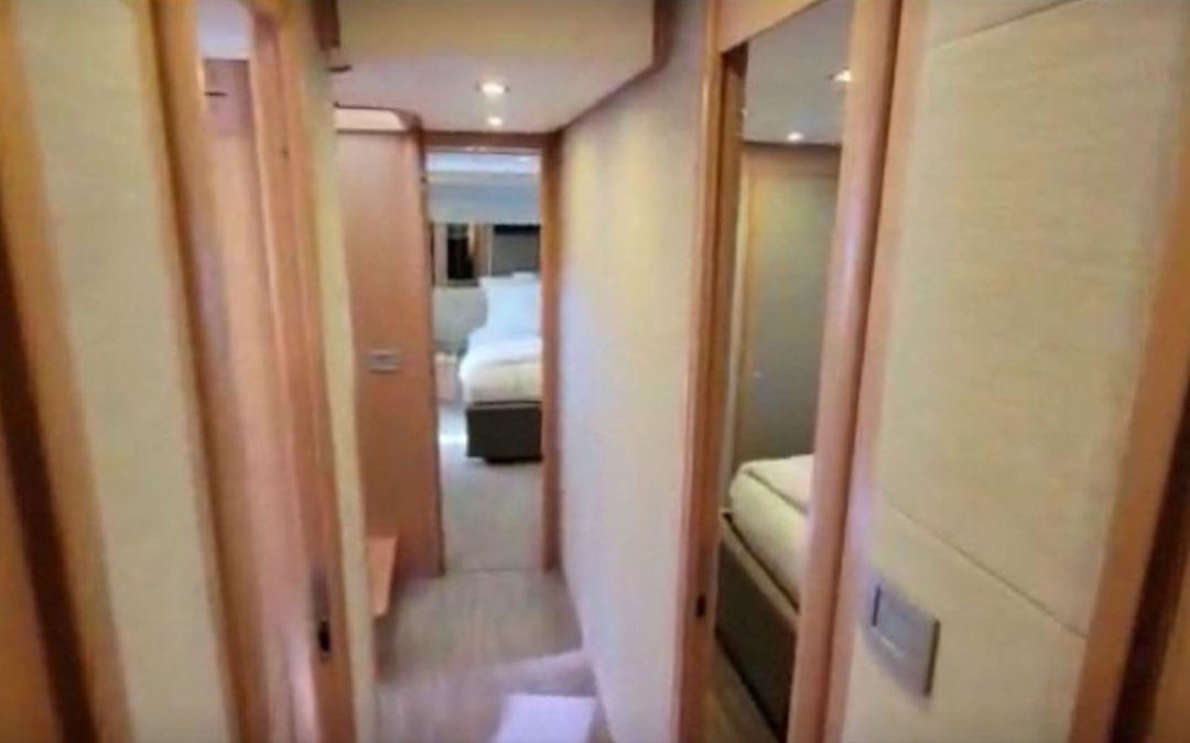 83' Ferretti