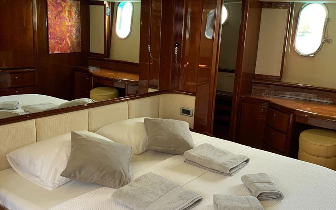 80' Azimut
