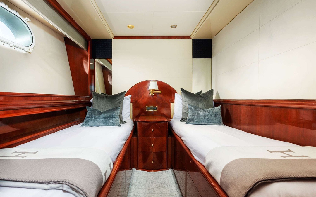 105' Intermarine Savannah