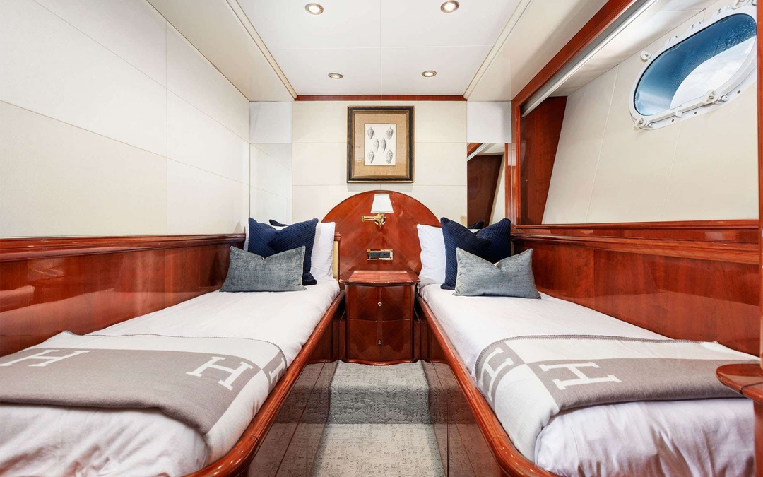 105' Intermarine Savannah