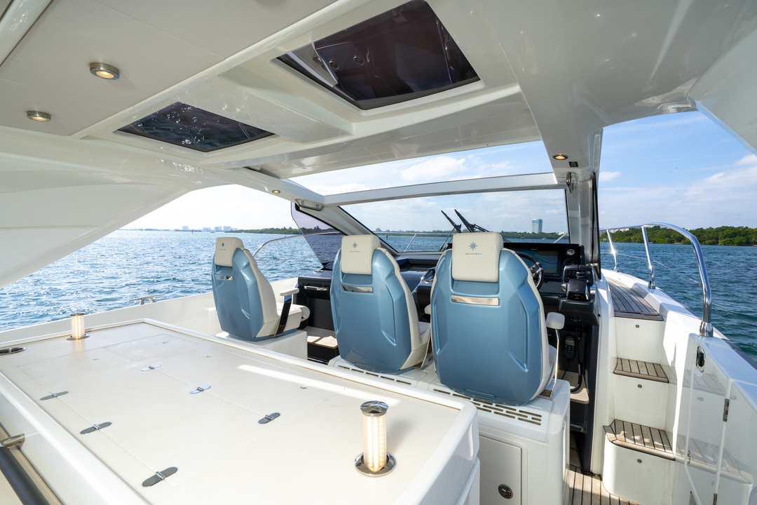 45' Jeanneau
