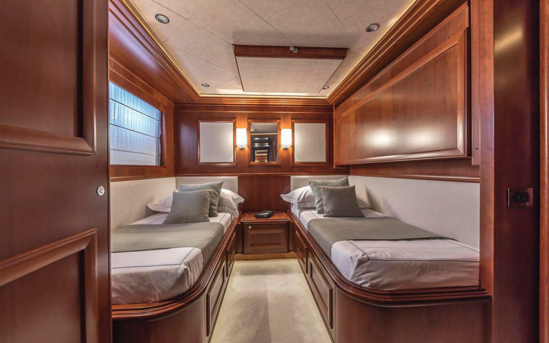 101' Ferretti