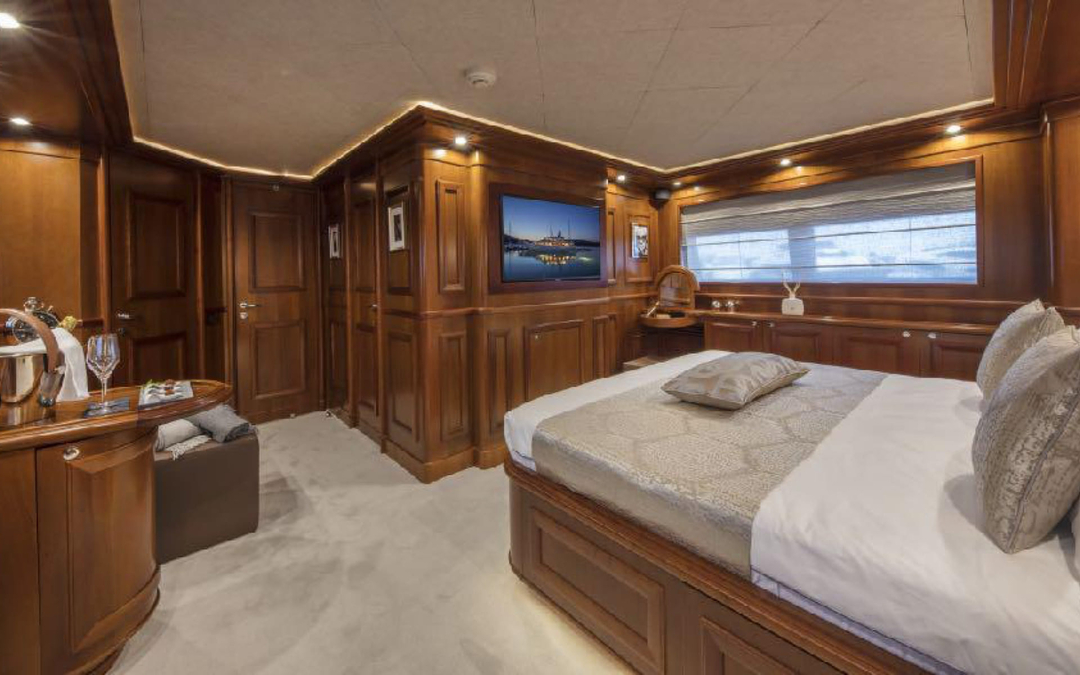 101' Ferretti
