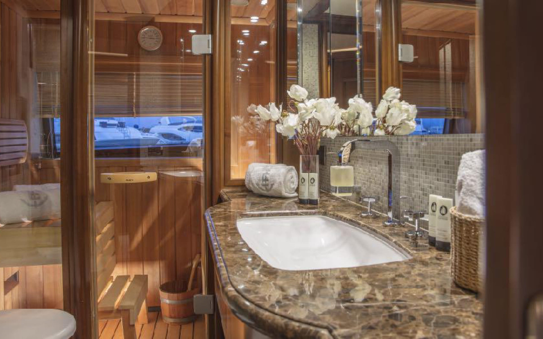 101' Ferretti
