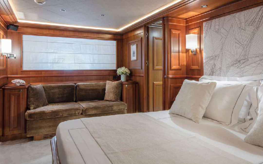101' Ferretti