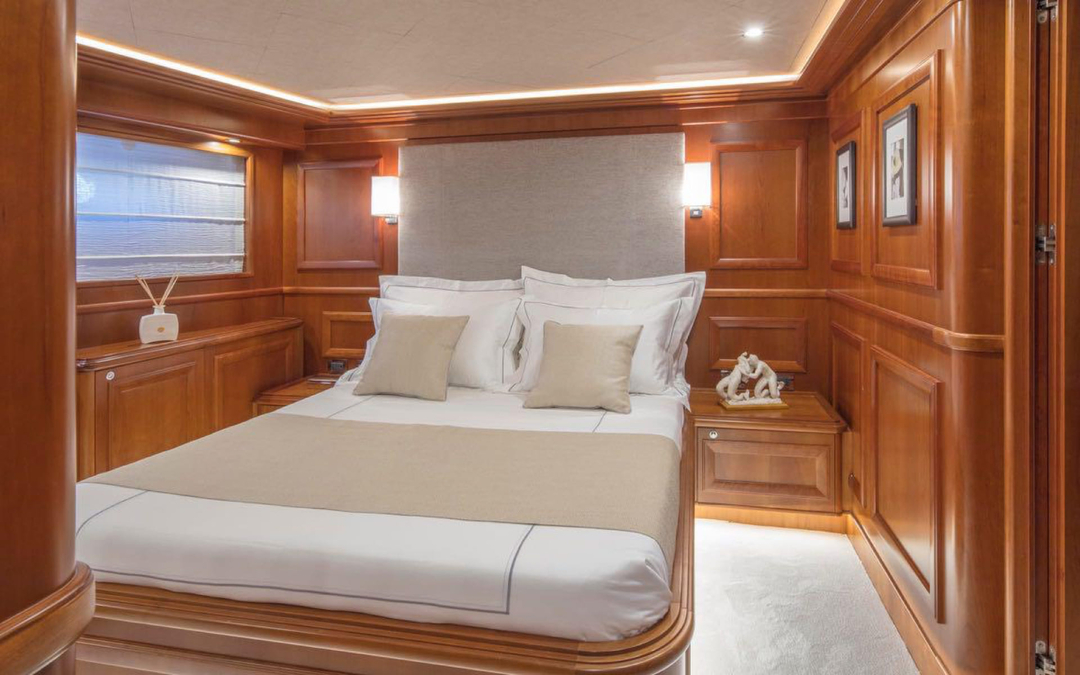 101' Ferretti