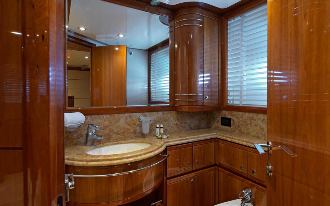89' Ferretti