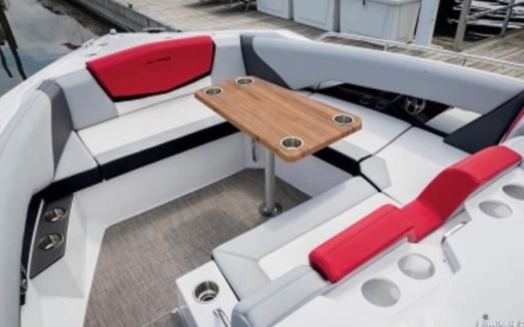 33' Cruisers Yacht