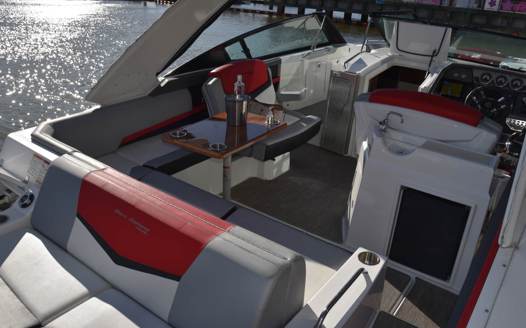33' Cruisers Yacht