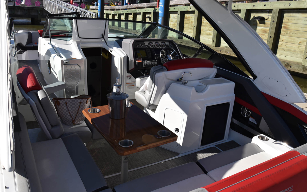 33' Cruisers Yacht