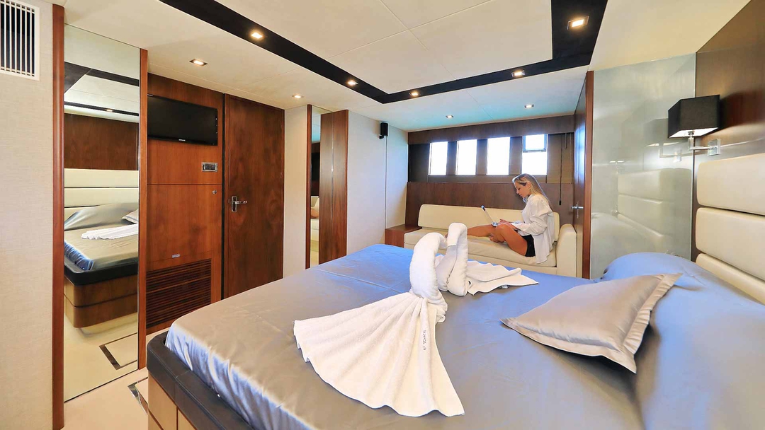 80' Fairline Squadron