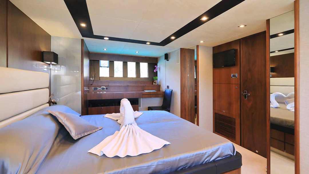 80' Fairline Squadron