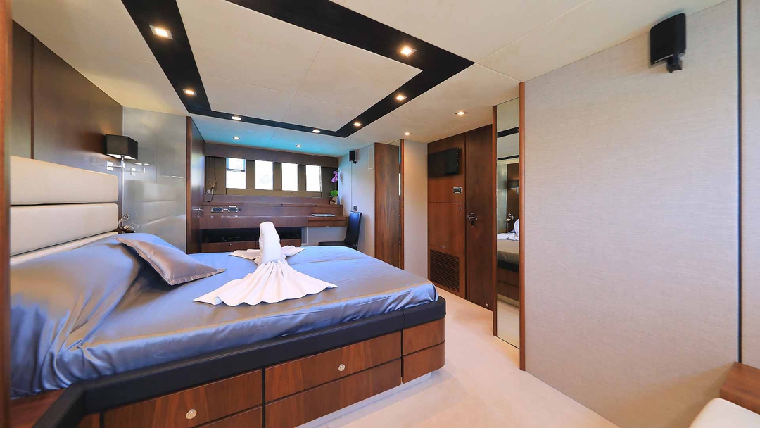 80' Fairline Squadron