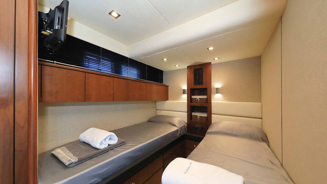 80' Fairline Squadron