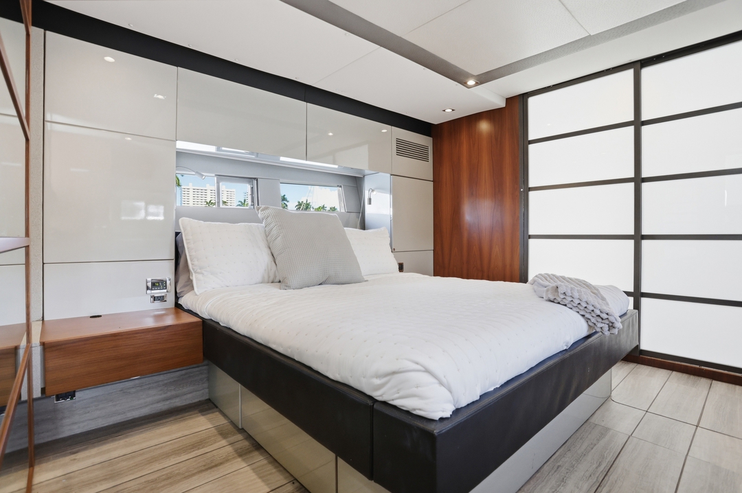 62' Fairline