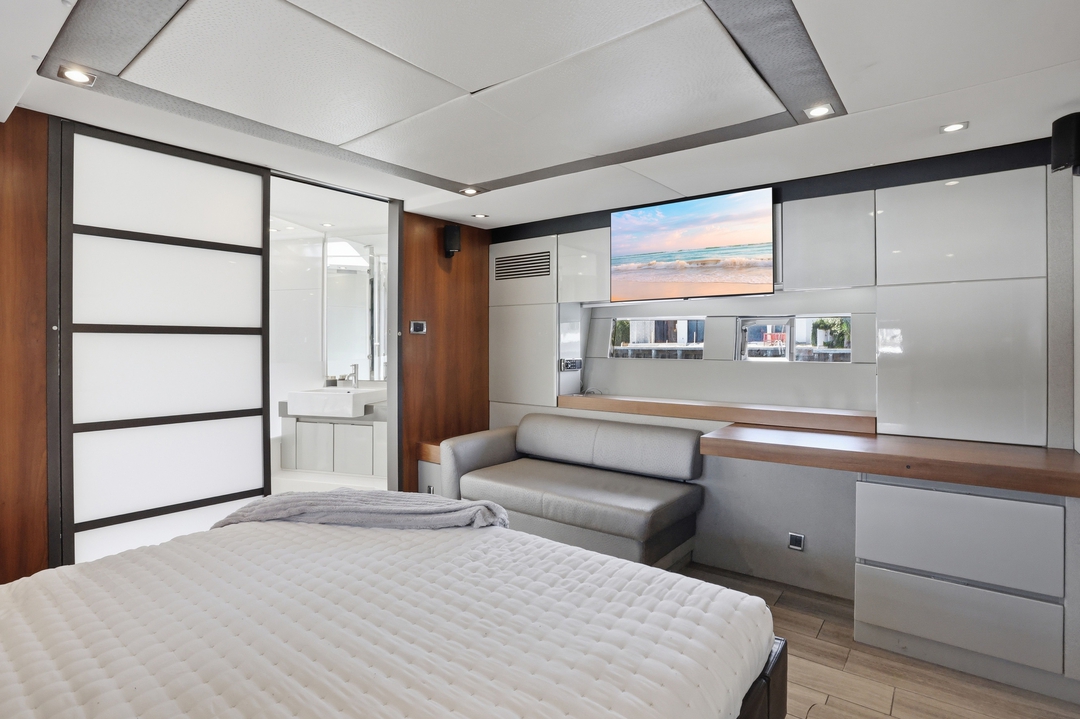 62' Fairline