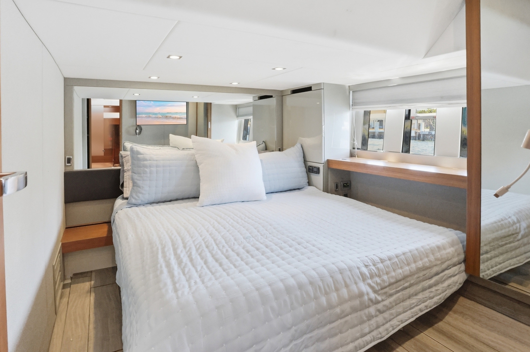 62' Fairline