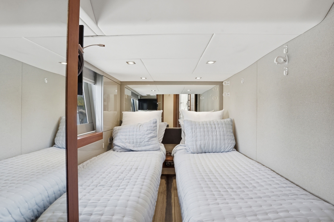 62' Fairline