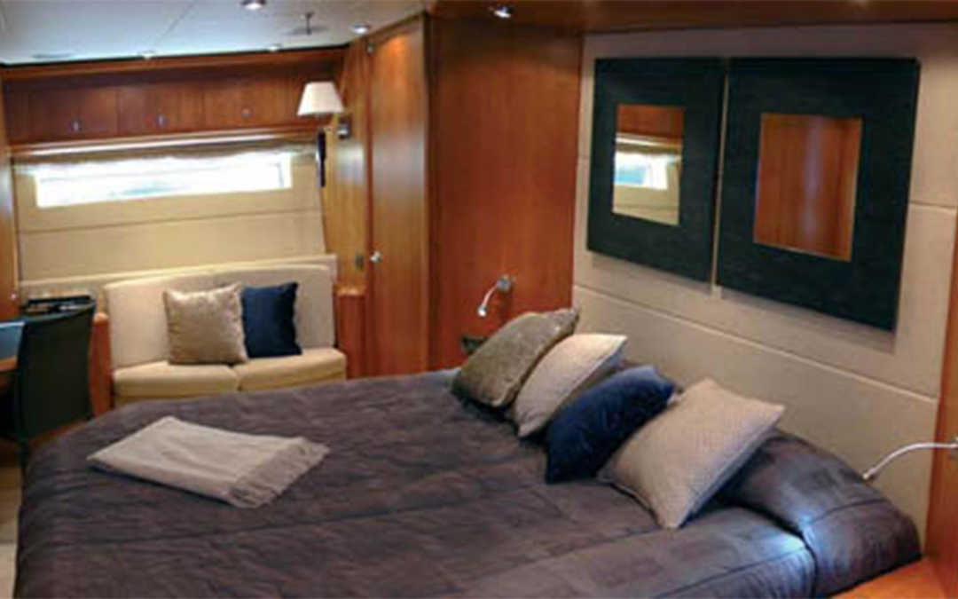 82' Royal Denship