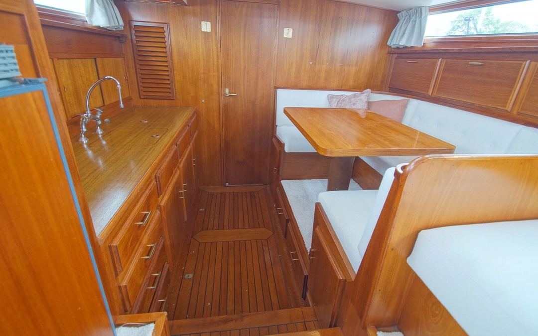 47' Super Van Craft