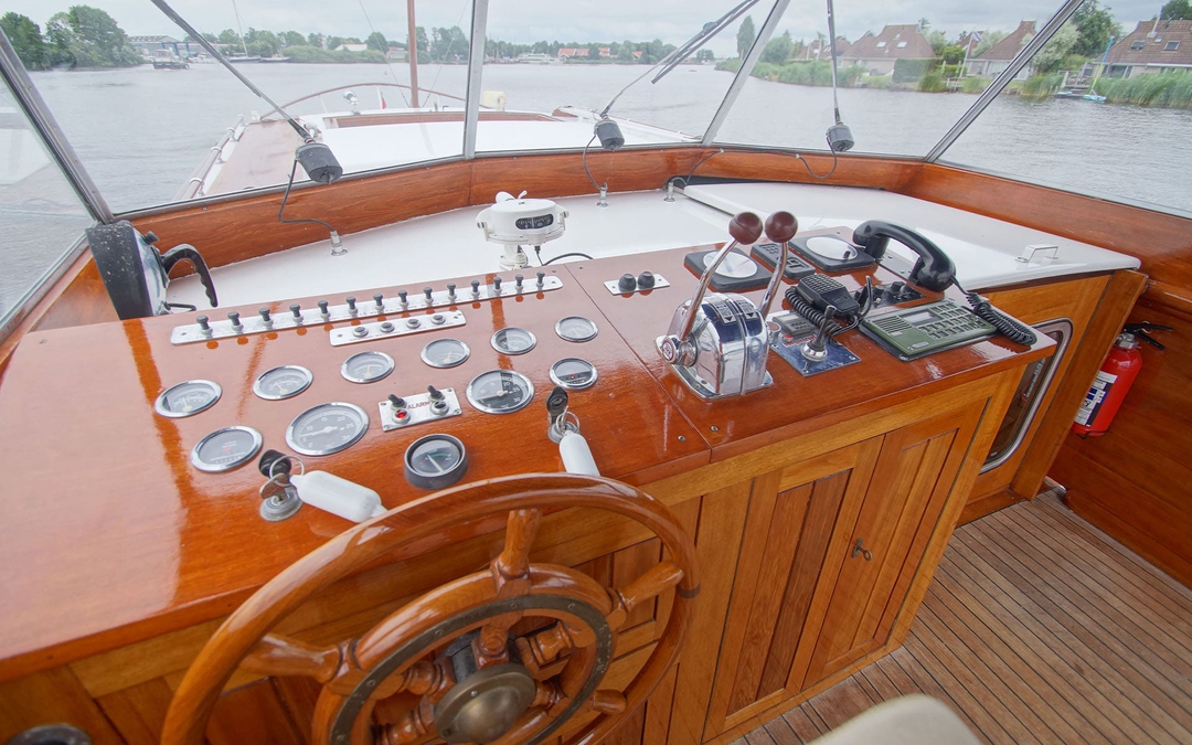 47' Super Van Craft