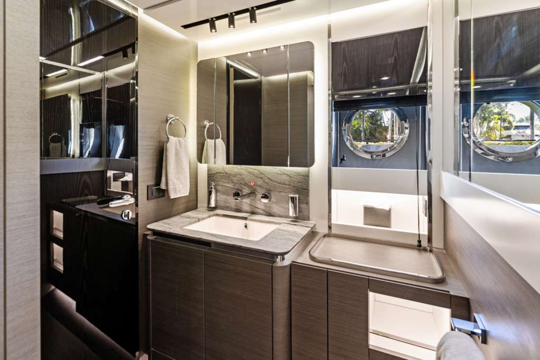 80' Azimut S8