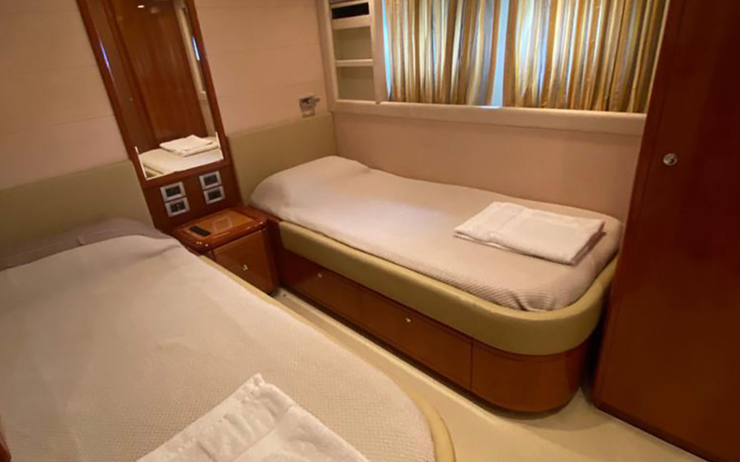83' Ferretti